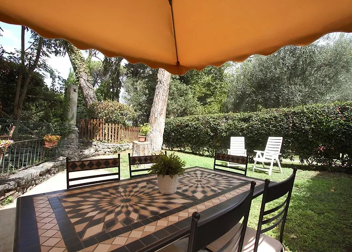 Appia Antica 2br With Swimming Pool